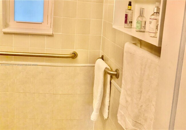 Building Photo - 2724 SW 34th Ct