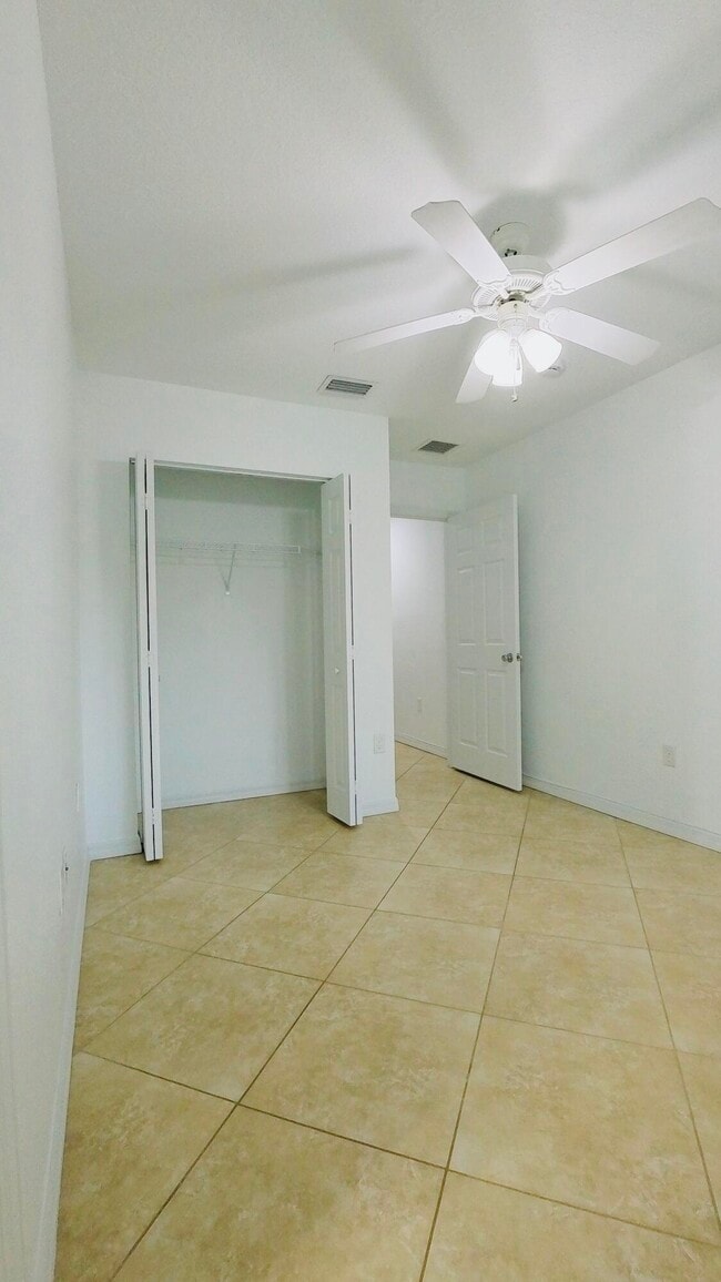 Building Photo - 1000 Palm Trail