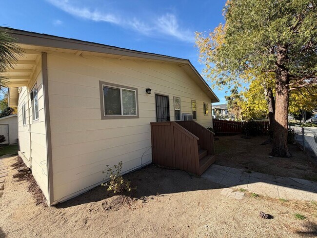 Building Photo - Now available 3 Bedroom | 2 bath home in t...