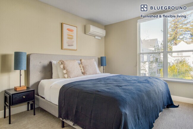 Building Photo - 801 Church St