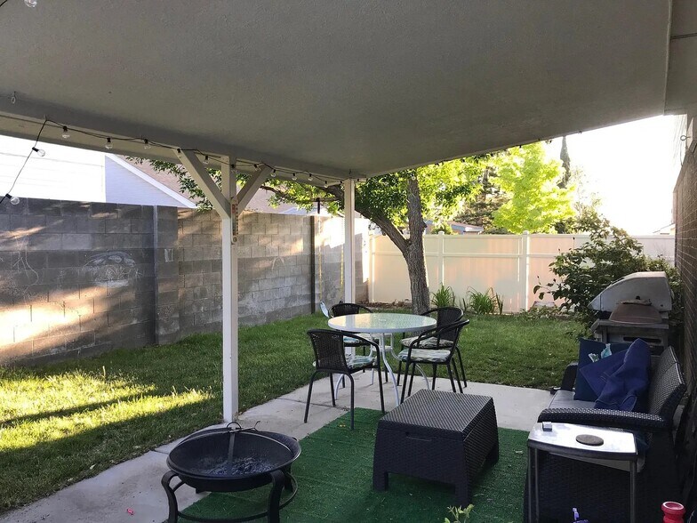 Building Photo - 8020 Brittany Ave NE