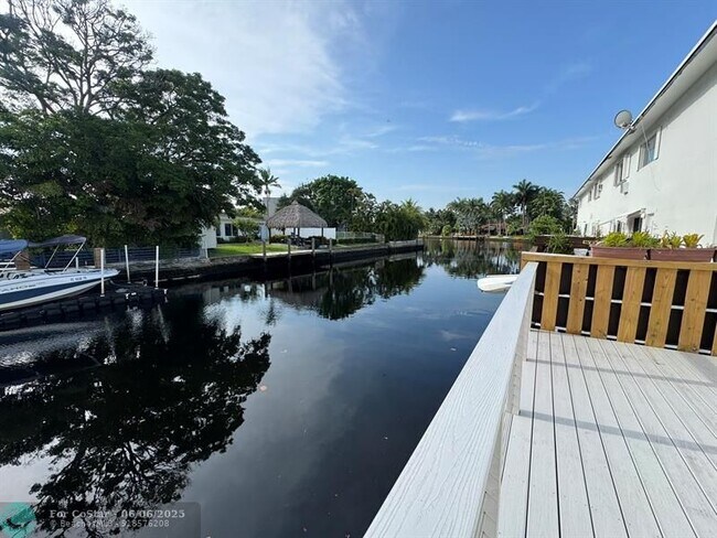 Building Photo - 1816 E Oakland Park Blvd