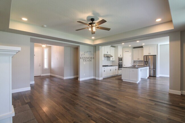 Building Photo - 9813 Chinook Dr