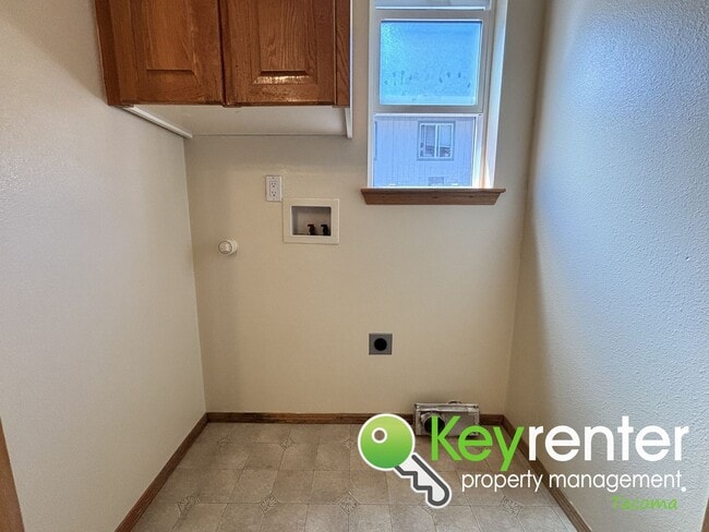 Building Photo - Spacious 3-Bedroom Home for Rent in Seclud...