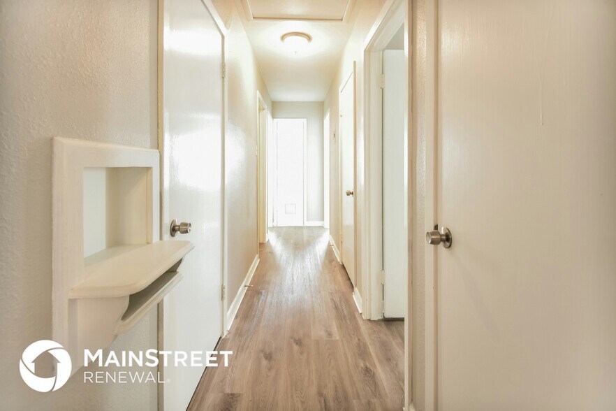 Building Photo - 347 Pilgrim Dr