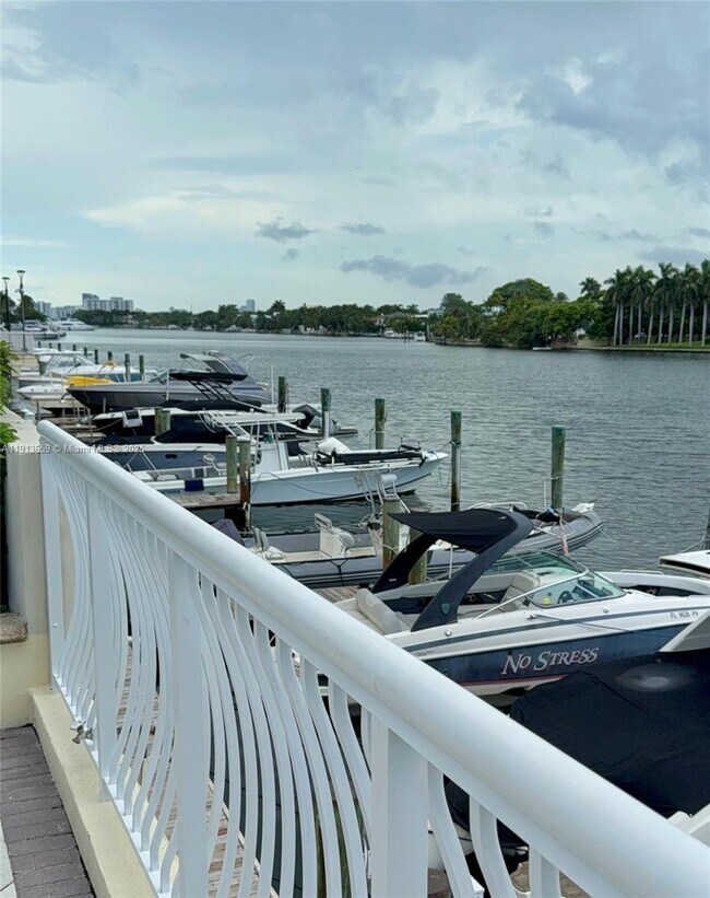 Building Photo - 5600 Collins Ave