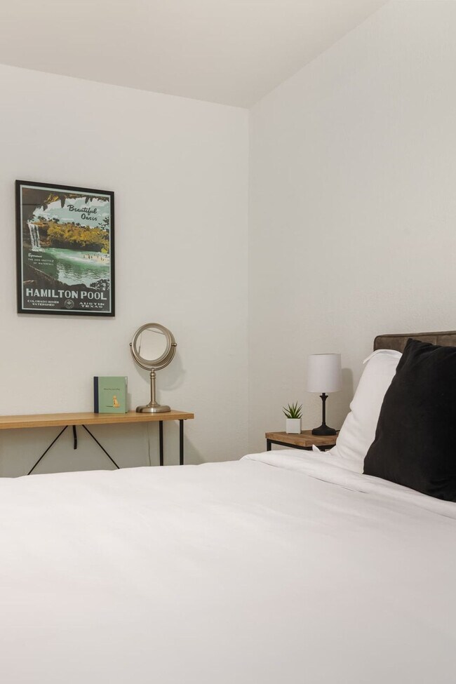 Building Photo - 802 Ramble Ln