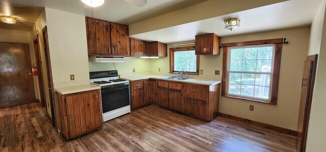 Building Photo - 226 N High Bridge Rd