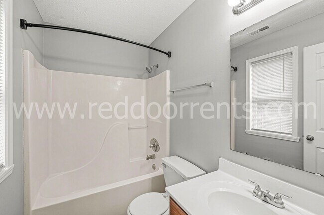 Building Photo - Cozy Fishers Home