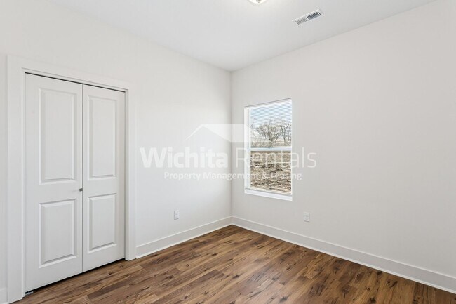 Building Photo - 1867-1867 S Hickory Creek Ct