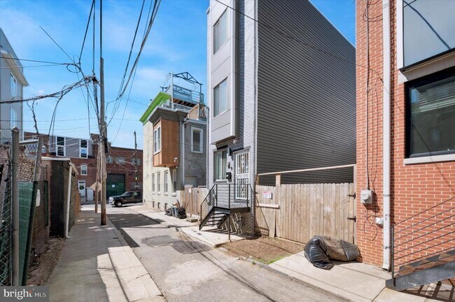 Building Photo - 2542 Arcadia St