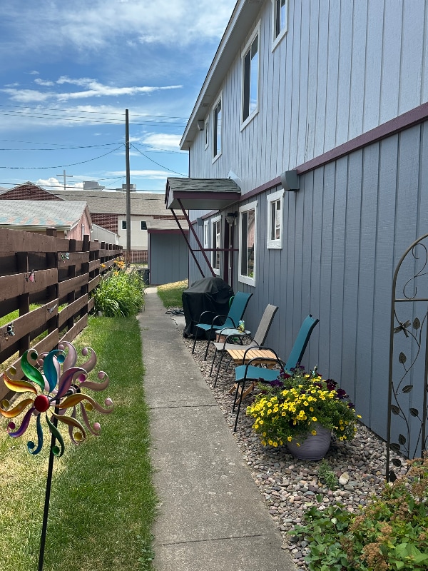 Building Photo - 1028 Longstaff St