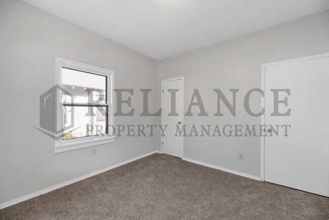 Building Photo - 238 S Estelle St