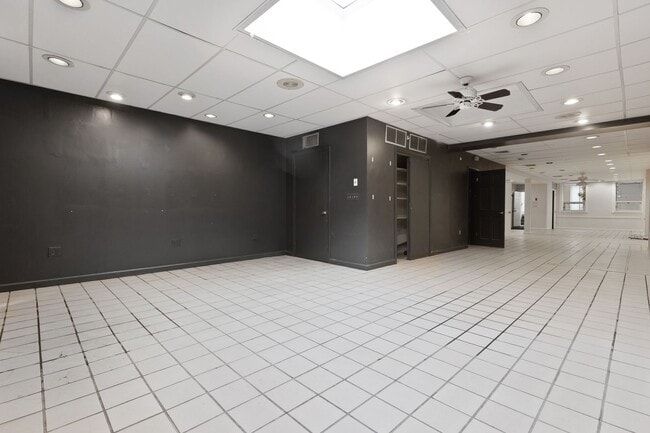 Building Photo - 277 Crown St