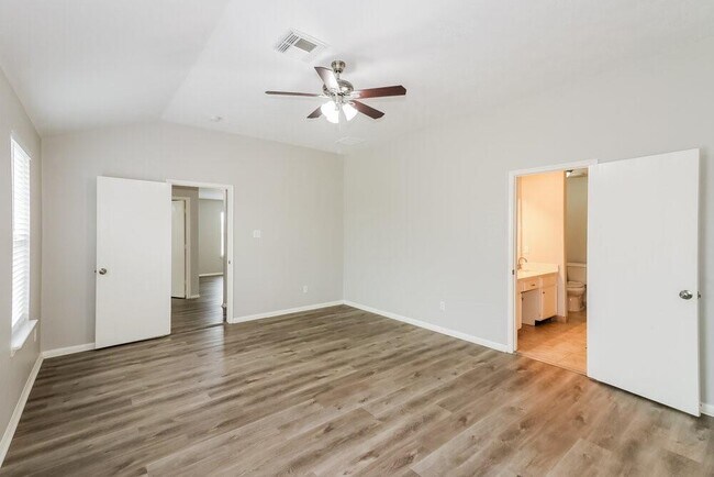 Building Photo - 15503 Gallant Ct