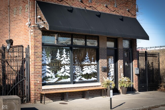 Building Photo - 809 Broadway St