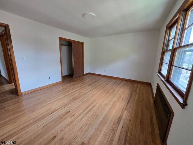 Building Photo - 384 Delawanna Ave