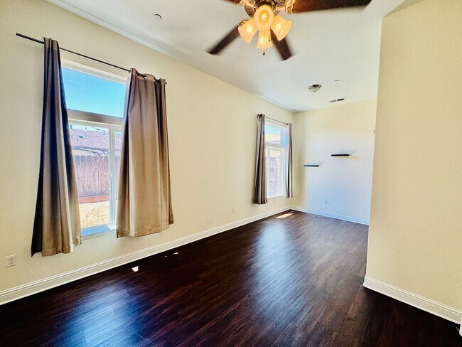 Building Photo - Beautiful 3 Bedroom 2 Bath Home in Los Banos FOR RENT!