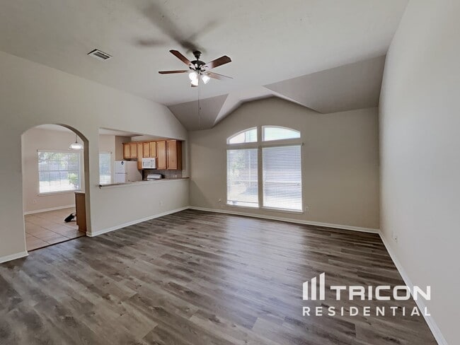 Building Photo - 706 Chase Point Cir