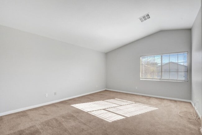 Building Photo - Awesome 3 Bedroom, 2 Story Home in North L...