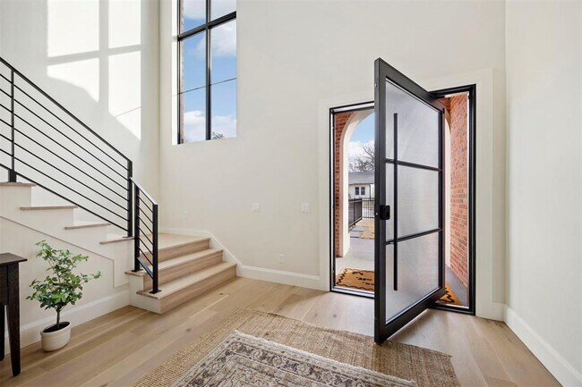 Building Photo - 1129 NW 42nd St