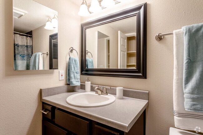 2BR, 1BA - 875 SF - Convenient Living near Historic Humboldt District!