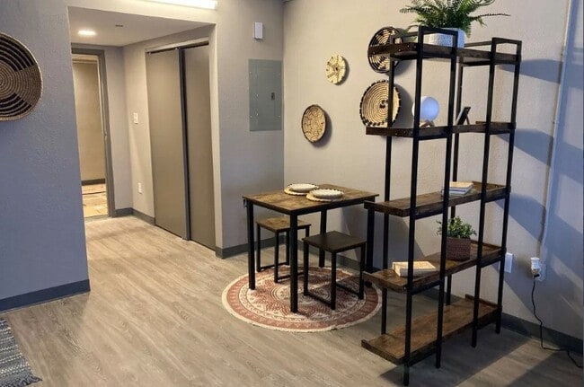 Building Photo - 4205 Hatch Blvd