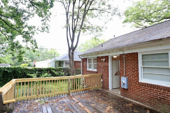 Building Photo - 3006 Manor Dr