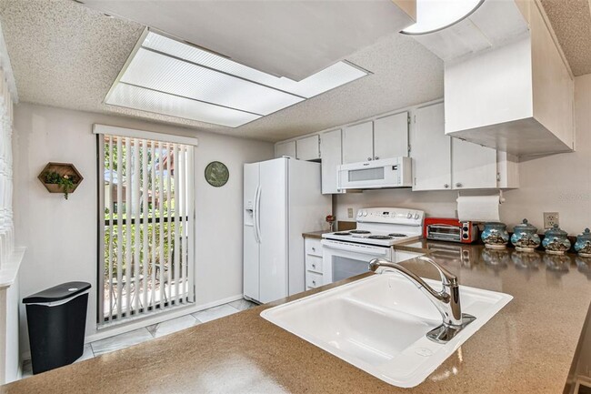 Building Photo - 7433 Greystone Dr