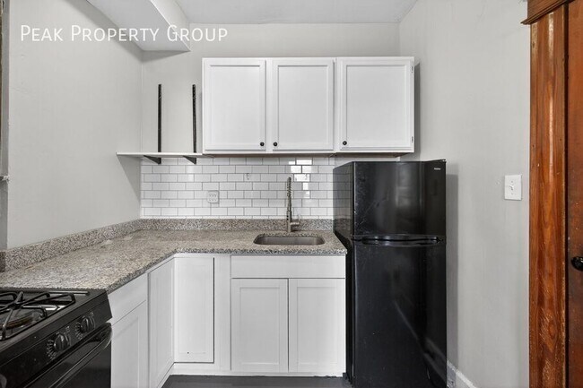 Building Photo - 2339 Rohs St