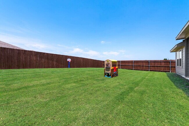 Building Photo - "Upgraded 3-Bed, 2-Bath Ranch Home Conveni...