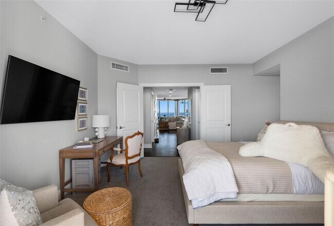 Building Photo - 5823 Bowen Daniel Dr