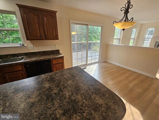 Building Photo - 46683 Robert Leon Dr