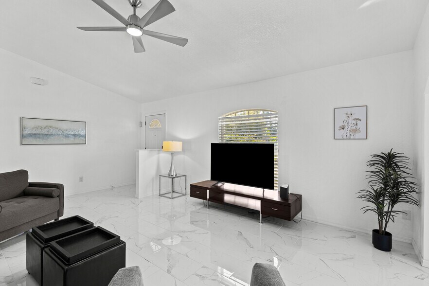 Building Photo - 3620 Candia Ave