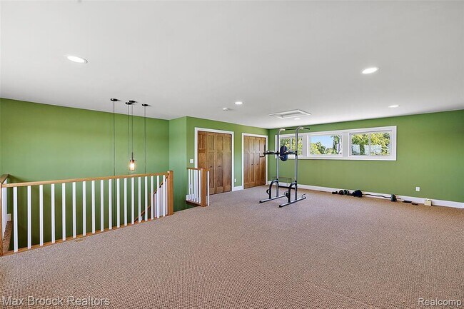 Building Photo - 2022 Willow Beach St