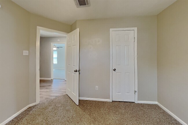 Building Photo - 3407 Fort Richmond Dr