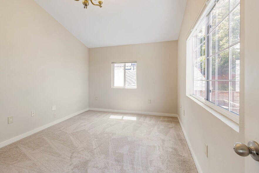 Building Photo - 4431 Penniman Ave