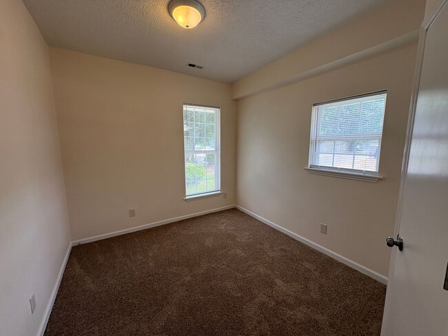 Building Photo - Cozy Two Bedroom Home!