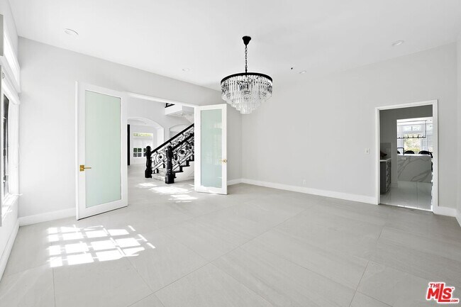 Building Photo - 2387 Stratford Cir