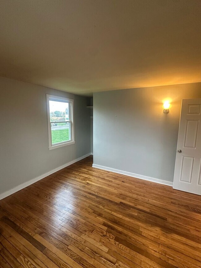Building Photo - 18-24 Balzac Court