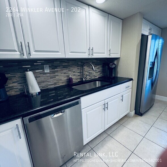 Building Photo - 2264 Winkler Ave