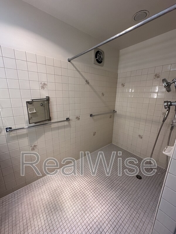 Building Photo - 7730 SW Eaker Pl