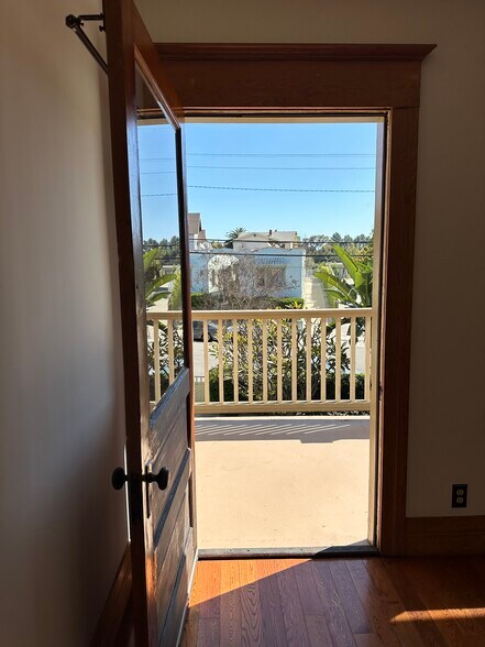 view from balcony door - 847 E Kensington Rd