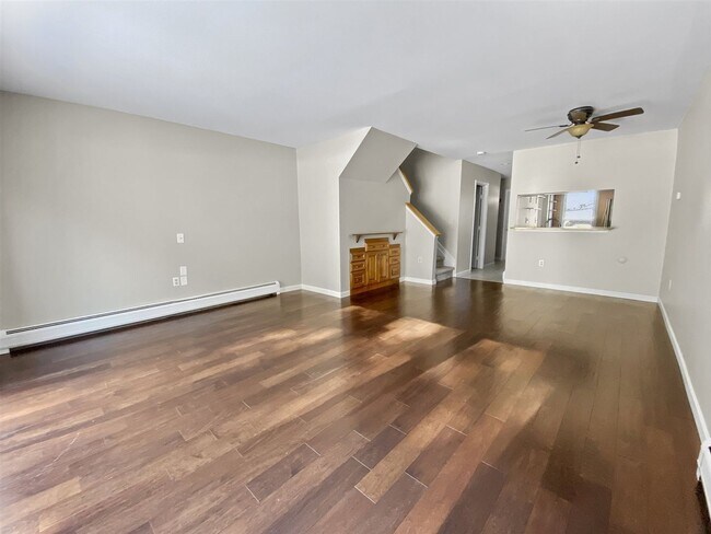 Building Photo - Beautiful Two Bedroom Condo