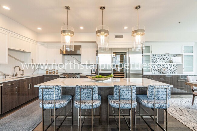 Building Photo - Unobstructed Views at The Strand