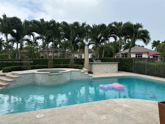 Building Photo - 2534 Montclaire Ct