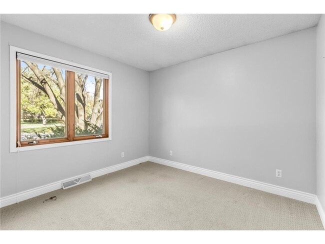 Building Photo - 16405 13th Ave N