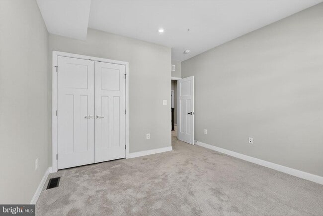 Building Photo - 100 Lawndale Dr