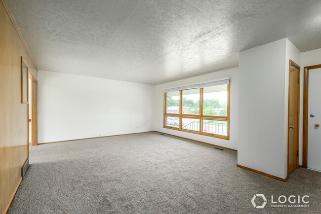 Building Photo - Beautiful Home in South Ogden!