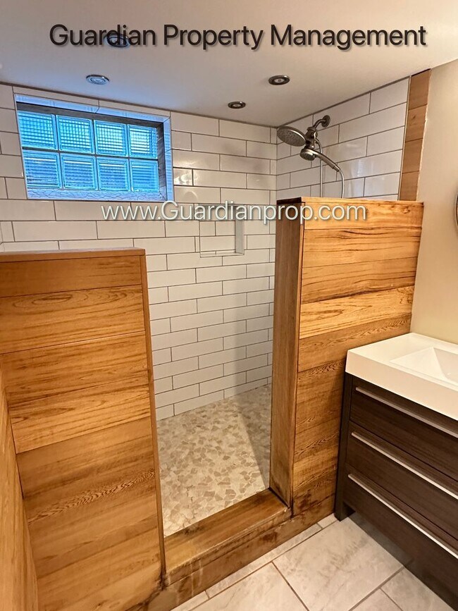 Building Photo - South Minneapolis Single Family Home, Fenc...